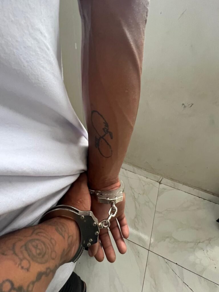 1000741235-768x1024 Perseguição termina com suspeito preso após roubo e fuga cinematográfica em Cuiabá