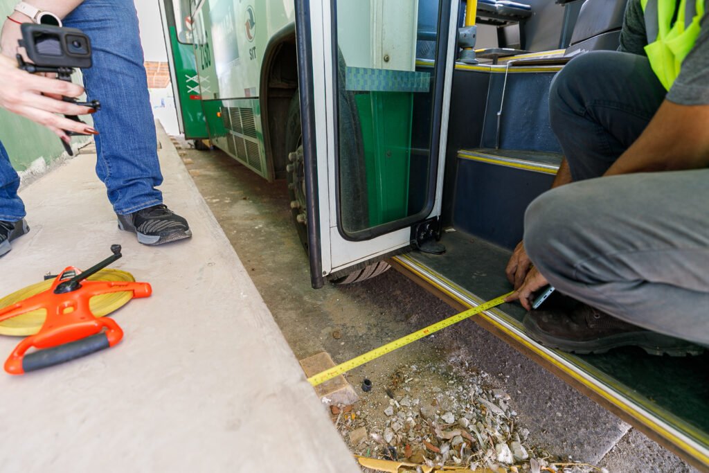 2025-08-07-16-44-2u8a6667-68951045c529d-1024x683 Prefeito manda acelerar obra e libera uso provisório do Terminal do CPA 3 para tirar passageiros da chuva