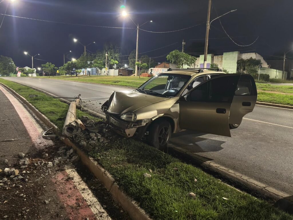 WhatsApp-Image-2026-01-12-at-08.13.21-1024x768 Embriagado, sem CNH e fora de controle: motorista derruba poste em Várzea Grande
