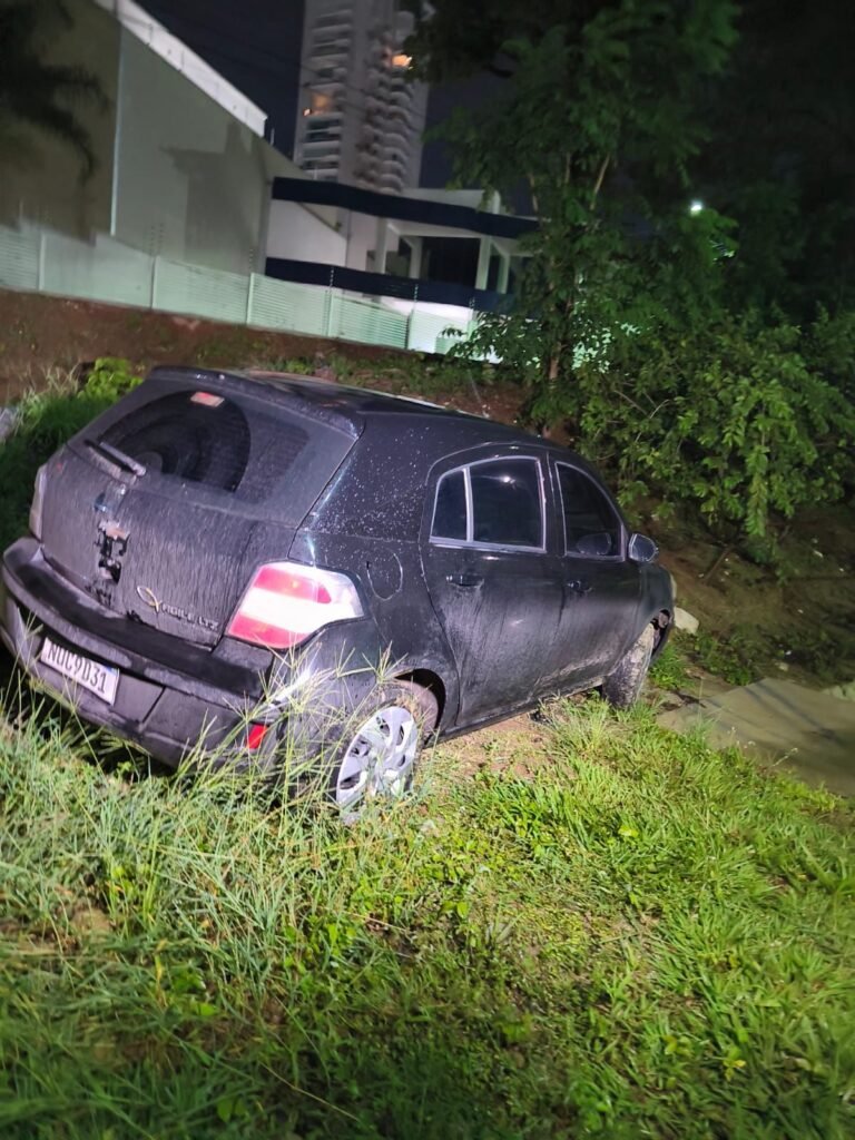 WhatsApp-Image-2026-01-14-at-06.14.13-768x1024 Perseguição termina com carro em ribanceira e objetos suspeitos apreendidos em Cuiabá