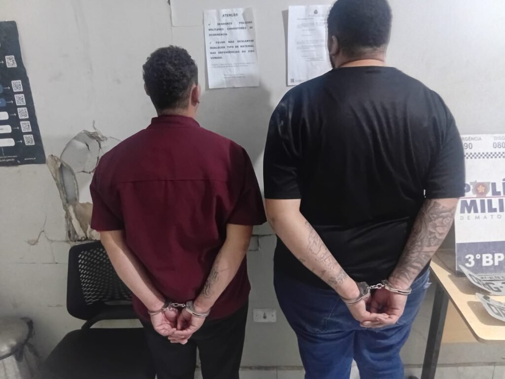WhatsApp-Image-2026-01-16-at-08.18.05-1-1024x768 Veículo furtado é recuperado em blitz, suspeitos resistem à prisão e polícia encontra drogas, munições e bloqueadores de sinal