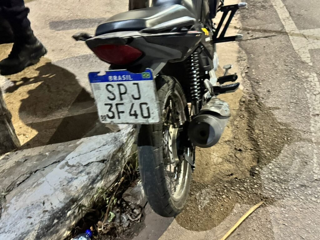 1000750590-1024x768 Motocicleta furtada é recuperada pela Guarda Municipal no Pedra Noventa; suspeito é preso