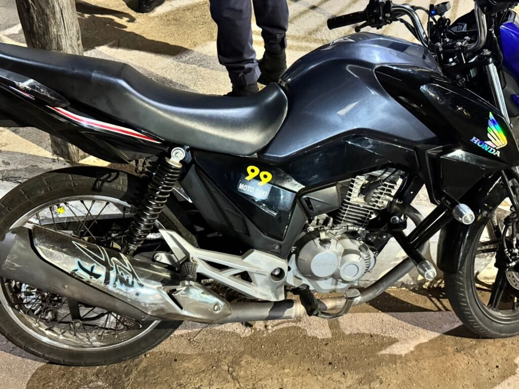 1000750591-1024x768 Motocicleta furtada é recuperada pela Guarda Municipal no Pedra Noventa; suspeito é preso
