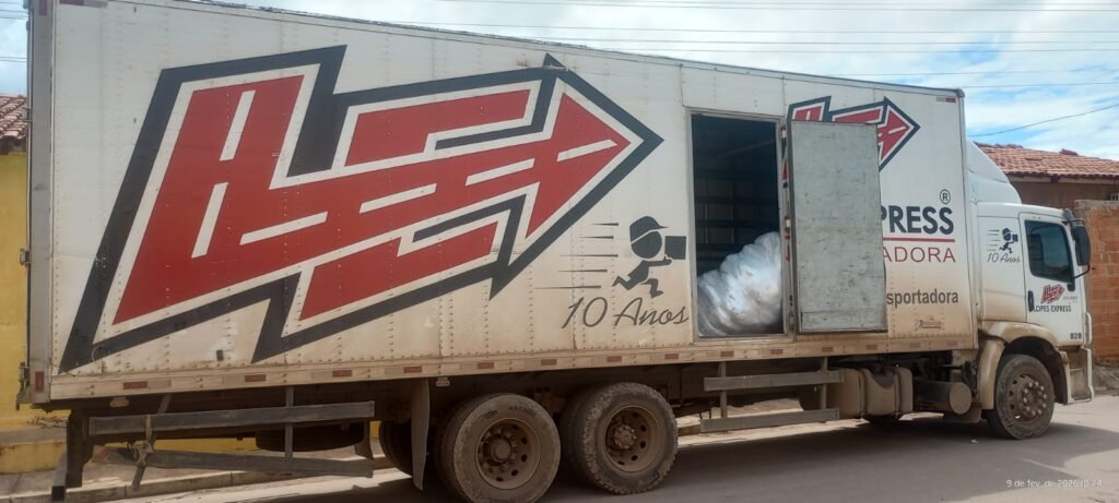 WhatsApp-Image-2026-02-09-at-16.24.31-1-1024x461 Caminhão furtado é localizado após bloqueio de trânsito em avenida de Cuiabá