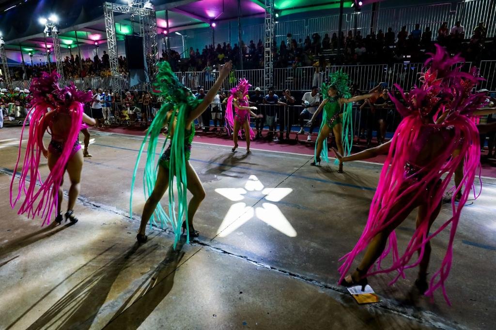 verdeerosa Carnaval 2026 começa com brilho, tradição e casa cheia na Arena Pantanal