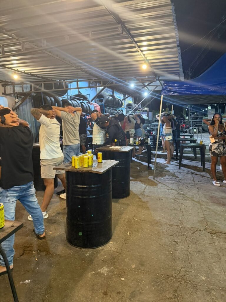 1000800783-768x1024 FLAGRANTE: Dono de distribuidora é detido após menores consumirem álcool e ocupação irregular de avenida