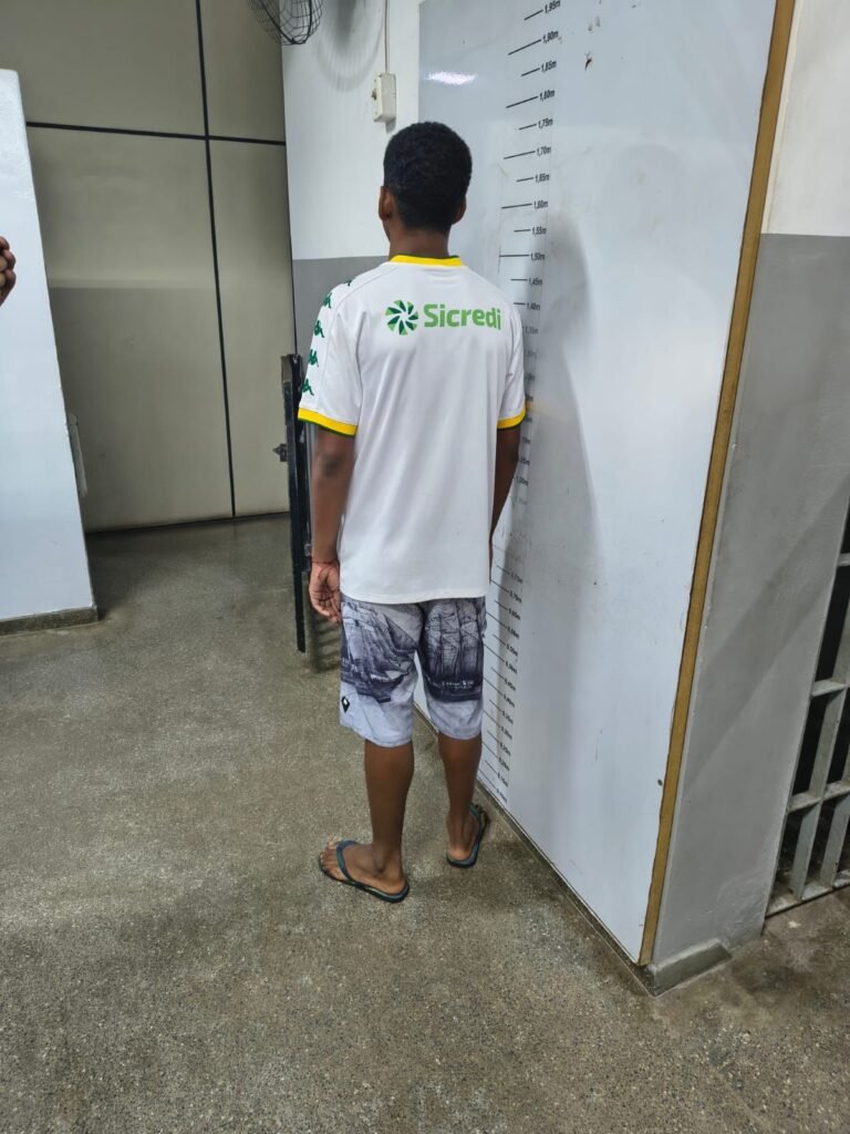 1000800984-768x1024 Golpe do OLX termina em flagrante com mais de R$ 16 mil em espécie no CPA 4