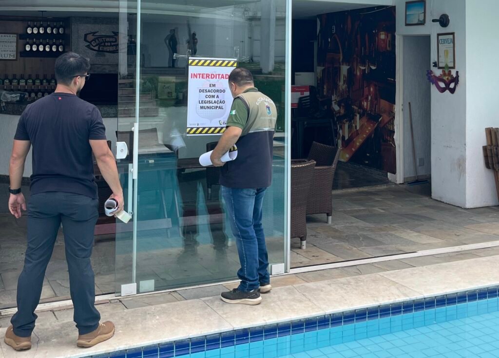 2026-03-05-08-46-9163c624-9bd8-4fbd-99d2-d26c4bac857b-69a97b3dab3a9-1024x735 Prefeitura interdita clínica de estética e espaço de eventos após fiscalização em prédio na Avenida Canadá