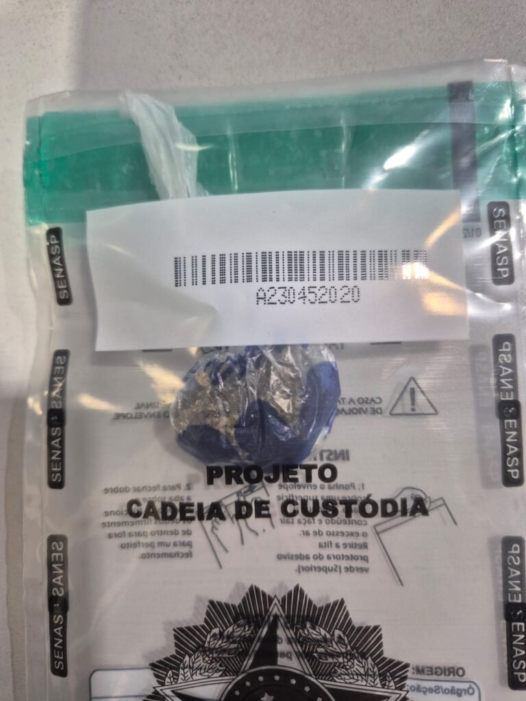 WhatsApp-Image-2026-03-10-at-21.50.09-768x1024 Jovem é conduzida à delegacia após ser flagrada com porção de maconha em Várzea Grande
