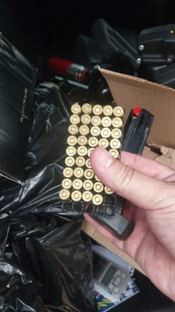 WhatsApp-Image-2026-03-14-at-17.09.08-576x1024 Suspeito de tráfico é preso com drogas, munições e materiais de preparo no Pedra 90