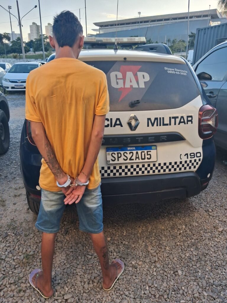 1000813464-768x1024 FLAGRANTE NO BELA VISTA: SUSPEITO CONHECIDO COMO “CANELINHA” É PRESO POR TRÁFICO DE DROGAS