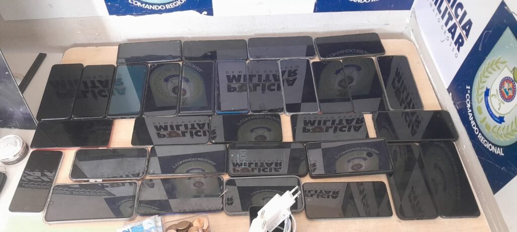 1000822984-1024x461 Golpistas são presos em “escritório do crime” no bairro Despraiado em Cuiabá