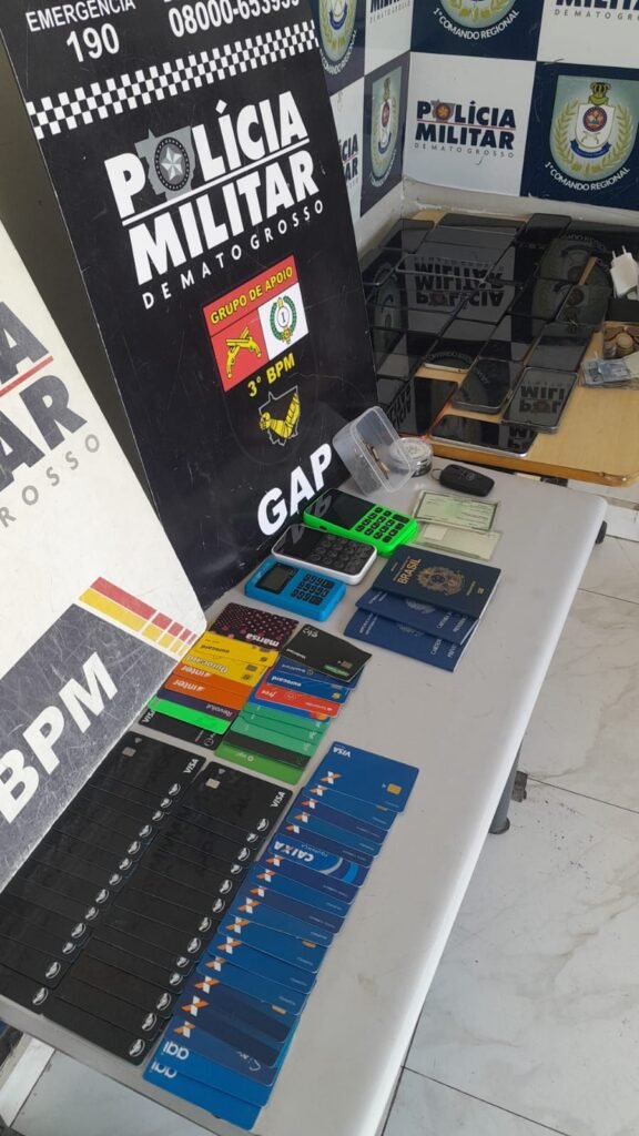 1000822987-576x1024 Golpistas são presos em “escritório do crime” no bairro Despraiado em Cuiabá