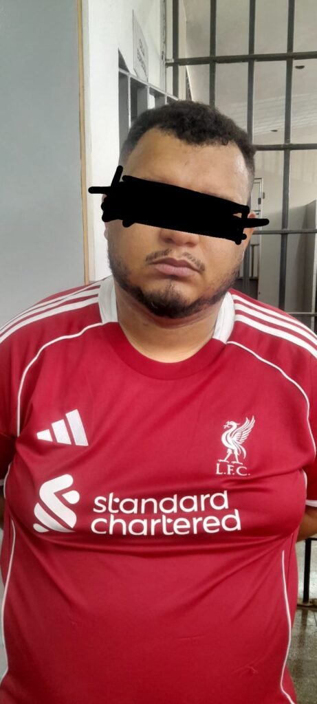 1000823853-461x1024 Golpistas são presos em “escritório do crime” no bairro Despraiado em Cuiabá