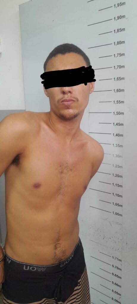 1000823854-461x1024 Golpistas são presos em “escritório do crime” no bairro Despraiado em Cuiabá