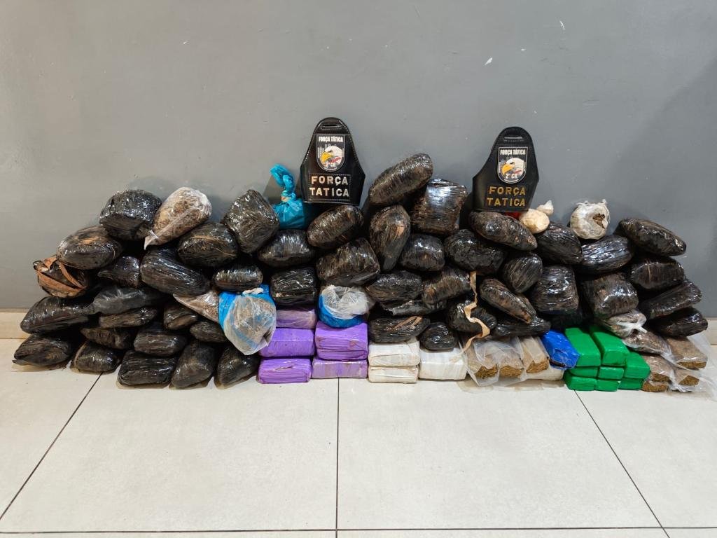 29.05-trafico-ftvg1 Força Tática apreende 85 tabletes de maconha, arma e centenas de munições em Várzea Grande