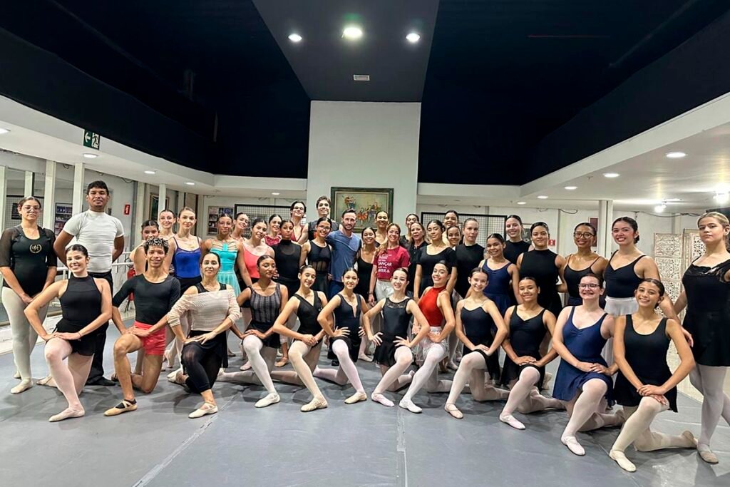Ballet-caroline-1024x683 Mostra de Dança emociona público e fortalece cena cultural em Cuiabá