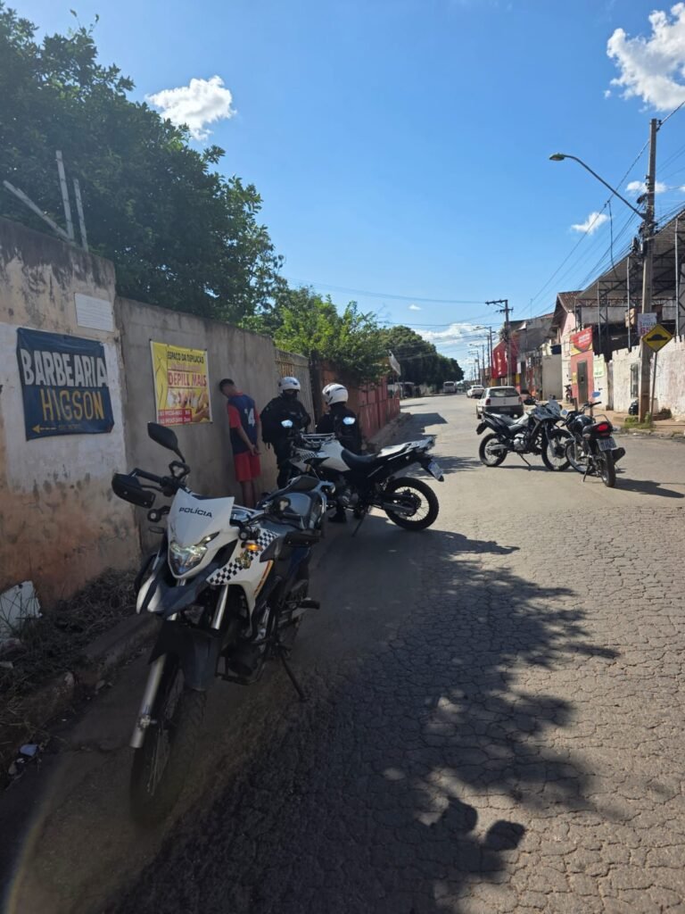 WhatsApp-Image-2026-05-06-at-17.10.51-768x1024 Homem é detido com porções de maconha durante abordagem no Primeiro de Março em Cuiabá