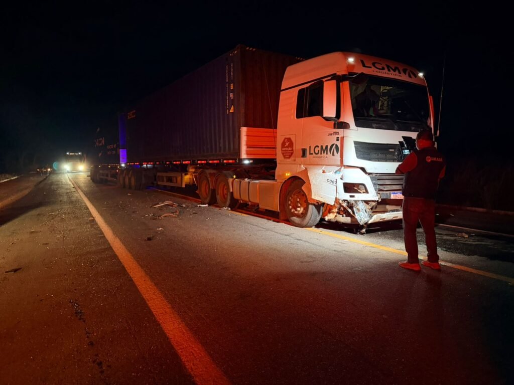 WhatsApp-Image-2026-05-27-at-21.17.40-1-1024x768 Motorista de Strada fica gravemente ferido após colidir contra carreta na BR-070 em Várzea Grande