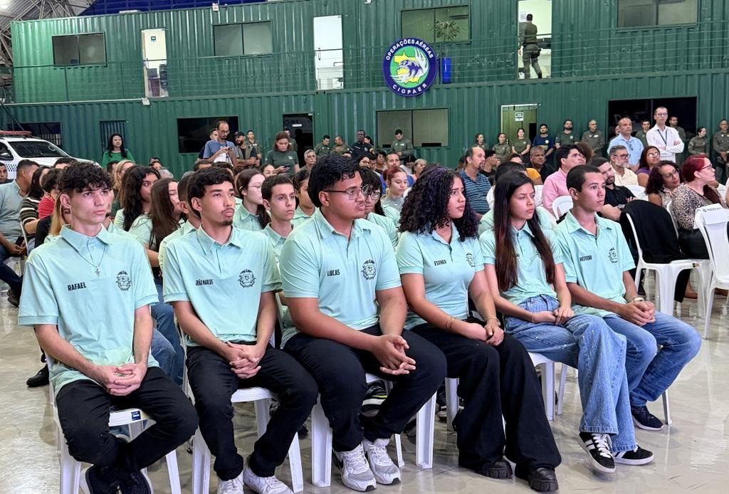 IMG_3599-2 Jovens da rede estadual de MT iniciam formação gratuita para se tornarem pilotos de avião