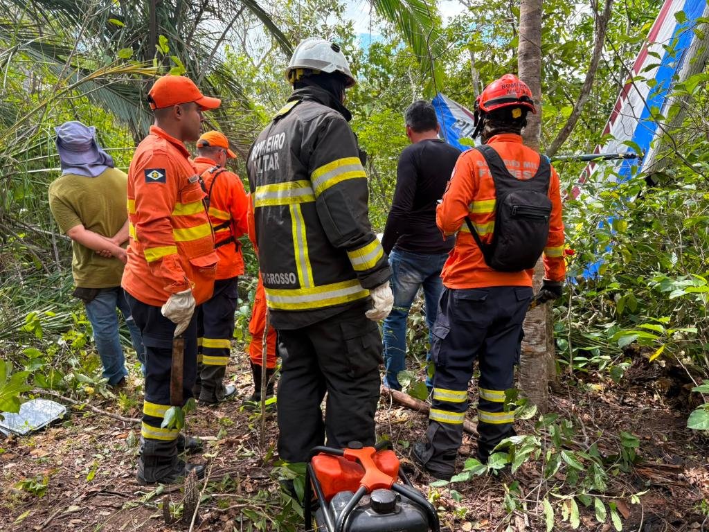 acidente-stoantonio-1 Destroços de ultraleve são localizados e piloto morre após queda em área de mata em Mato Grosso