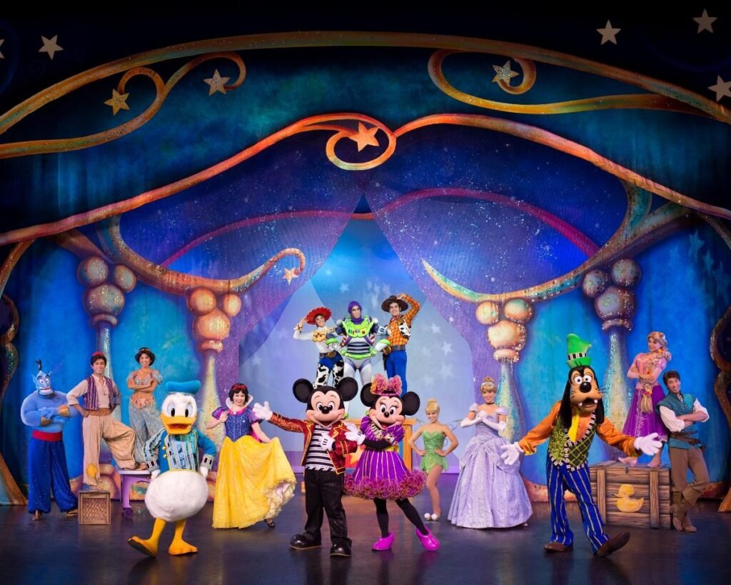 SRSAroRDtlR7UhBfSqvpqDBf3SPERVpklAMriLEEovNTbYpbZaRkPdHpZ88oVUytG9KfQMNmKT6dC2OSphJqtkane3-6eOE-qp0FOz1gulBK7Mi0MReFG9O_r701hQDJpwifT4XLz6FdoDAE48DhkI4jCtiuE-TNtSJvDi0XnuAbVkpsgchgBgzDbBlDT41--1024x819 Disney Magic Show leva magia e personagens inesquecíveis ao palco do Cine Teatro Cuiabá neste domingo