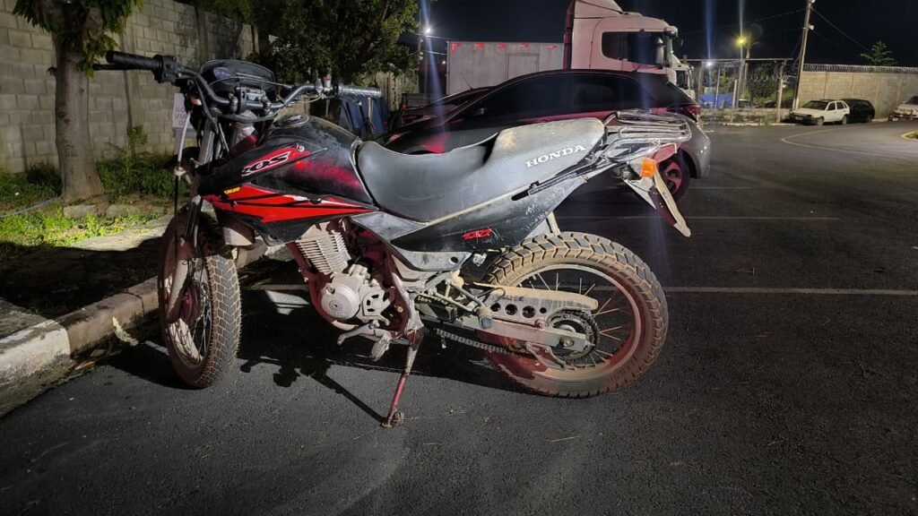 WhatsApp-Image-2026-07-13-at-21.19.26-1024x576 Motocicleta com registro de roubo é recuperada pela Polícia Militar no Bosque da Saúde II, em Cuiabá