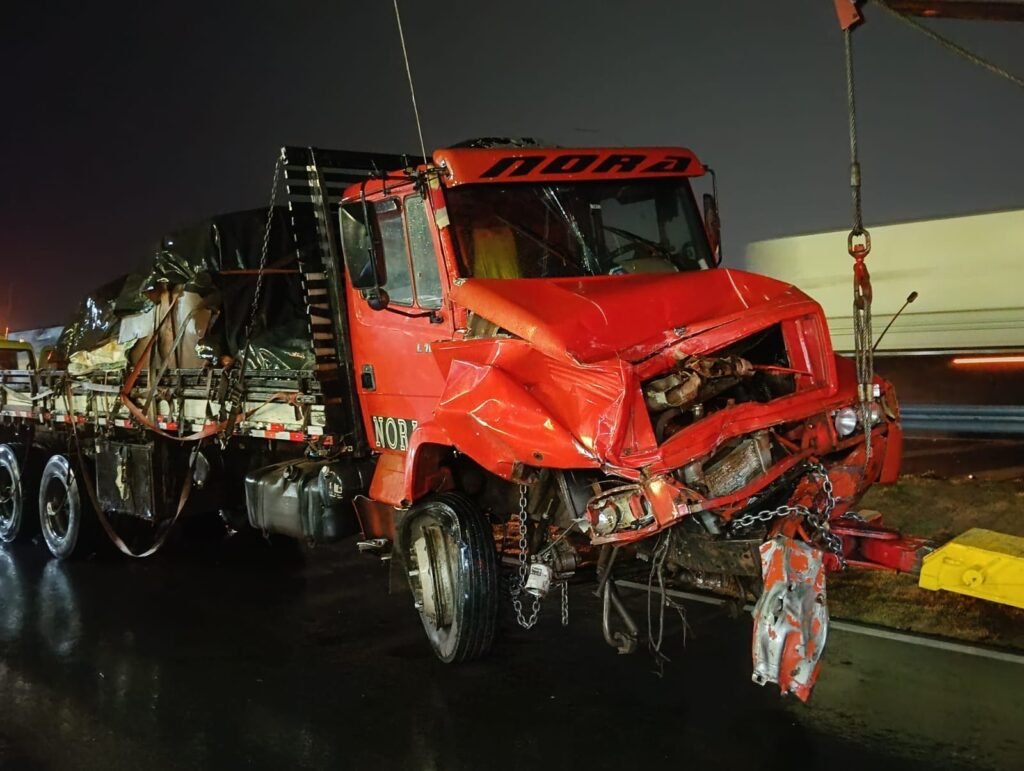 03f6fe96-99d8-4b43-9869-f8a5e321413d-1024x771 Madrasta e criança morrem em grave acidente na BR-364, em Jangada; pai está internado em estado grave