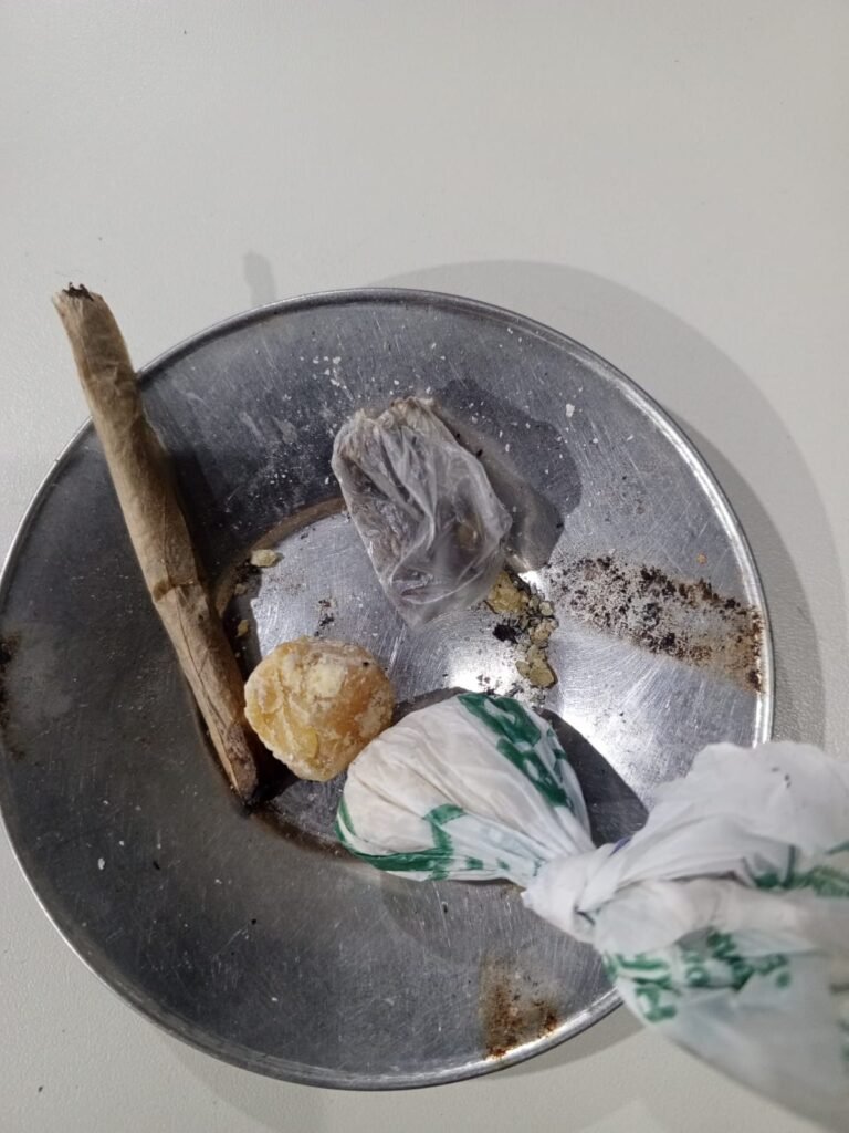 73217b2d-0e9d-4faf-8b7f-4d3e2f80db3a-768x1024 Mulher é conduzida pela Guarda Municipal após ser flagrada com drogas em Várzea Grande