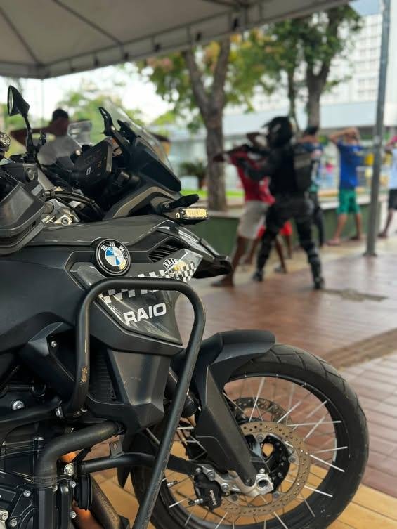 1001037218-1 RAIO aborda suspeitos após denúncia de uso de drogas na região central de Cuiabá