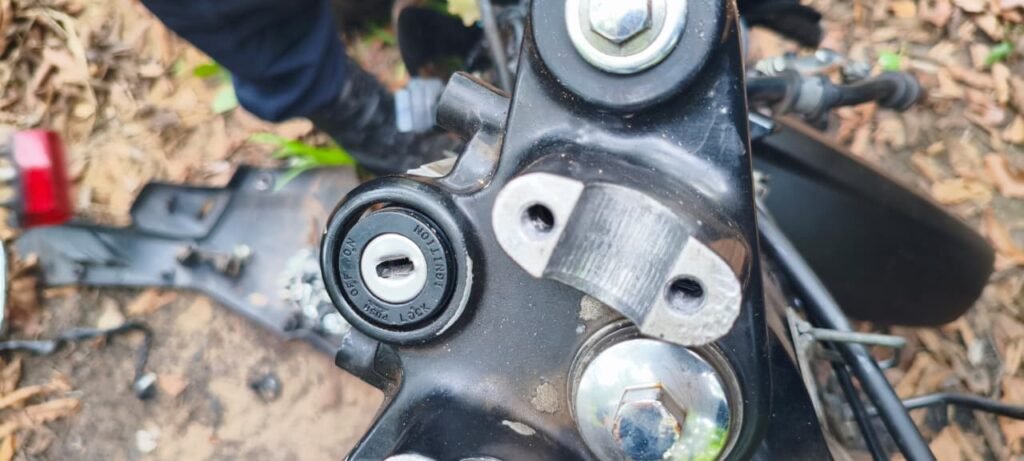1001045322-1024x461 Guarda Municipal recupera moto furtada e prende dois homens desmontando veículo em área de mata em Várzea Grande